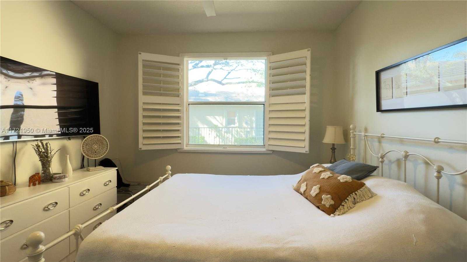 Small Image of 2531 EAGLE RUN DR, Weston Number 32