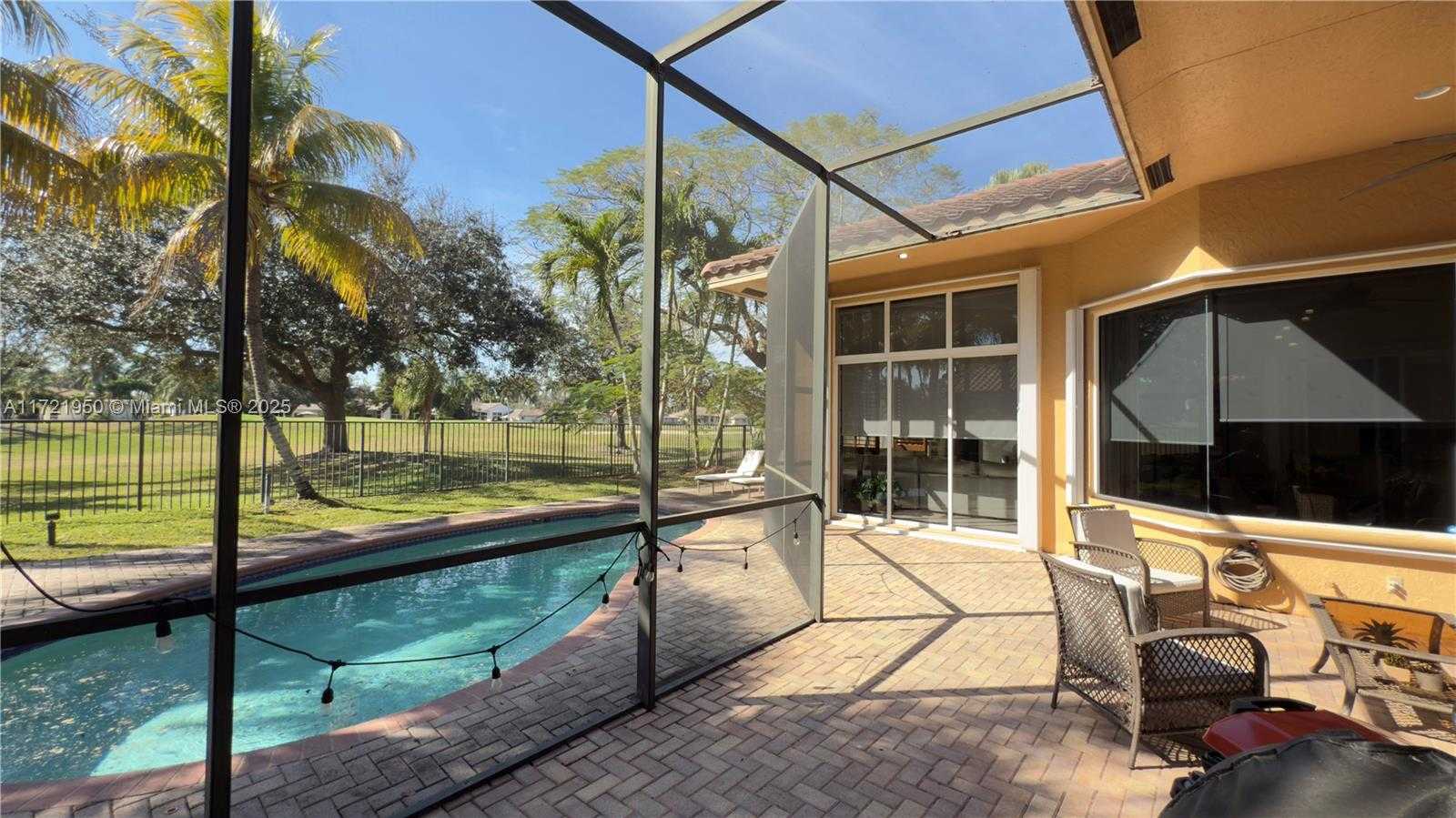 Small Image of 2531 EAGLE RUN DR, Weston Number 33