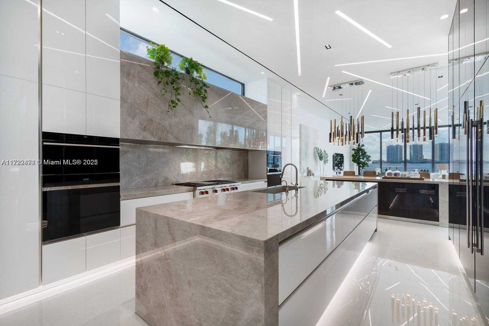 Small Image of 18530 NORTH BAY RD, Sunny Isles Beach Number 4