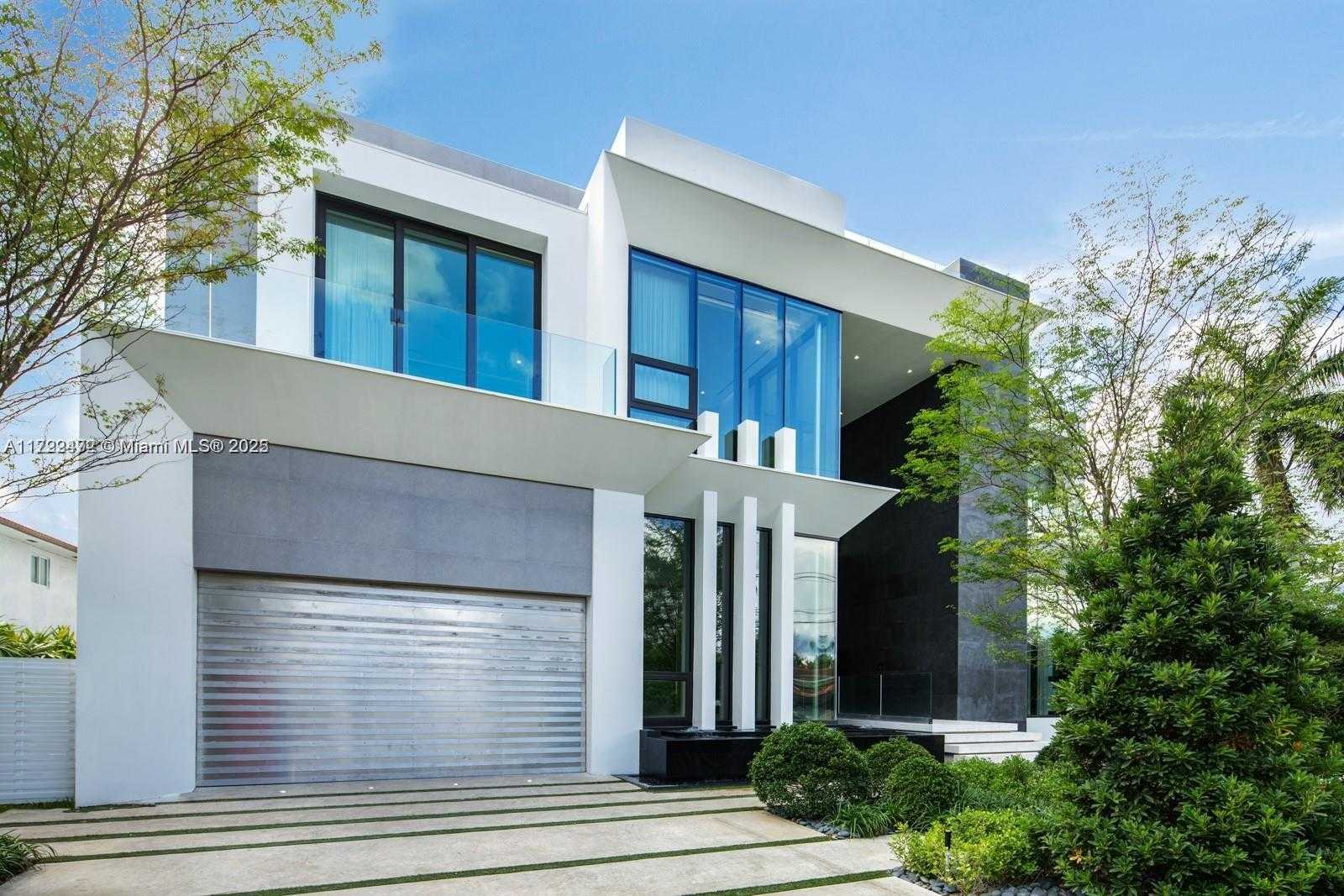 Small Image of 18530 NORTH BAY RD, Sunny Isles Beach Number 9