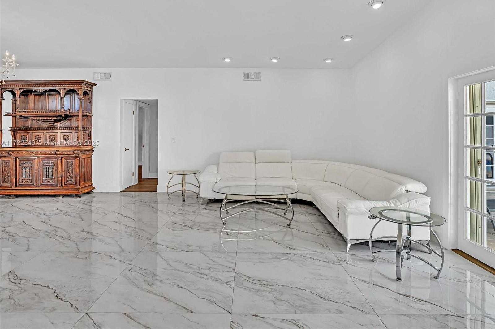 Small Image of 12904 BANYAN RD, North Miami Number 10