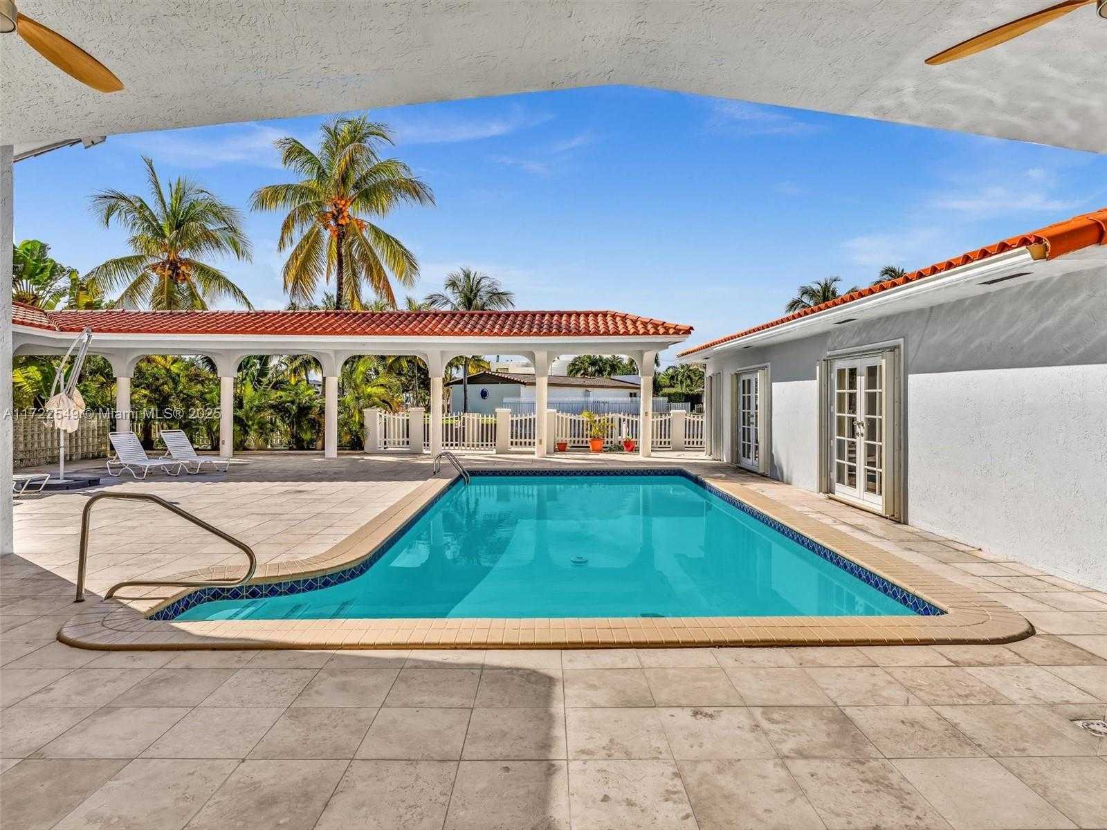Small Image of 12904 BANYAN RD, North Miami Number 14