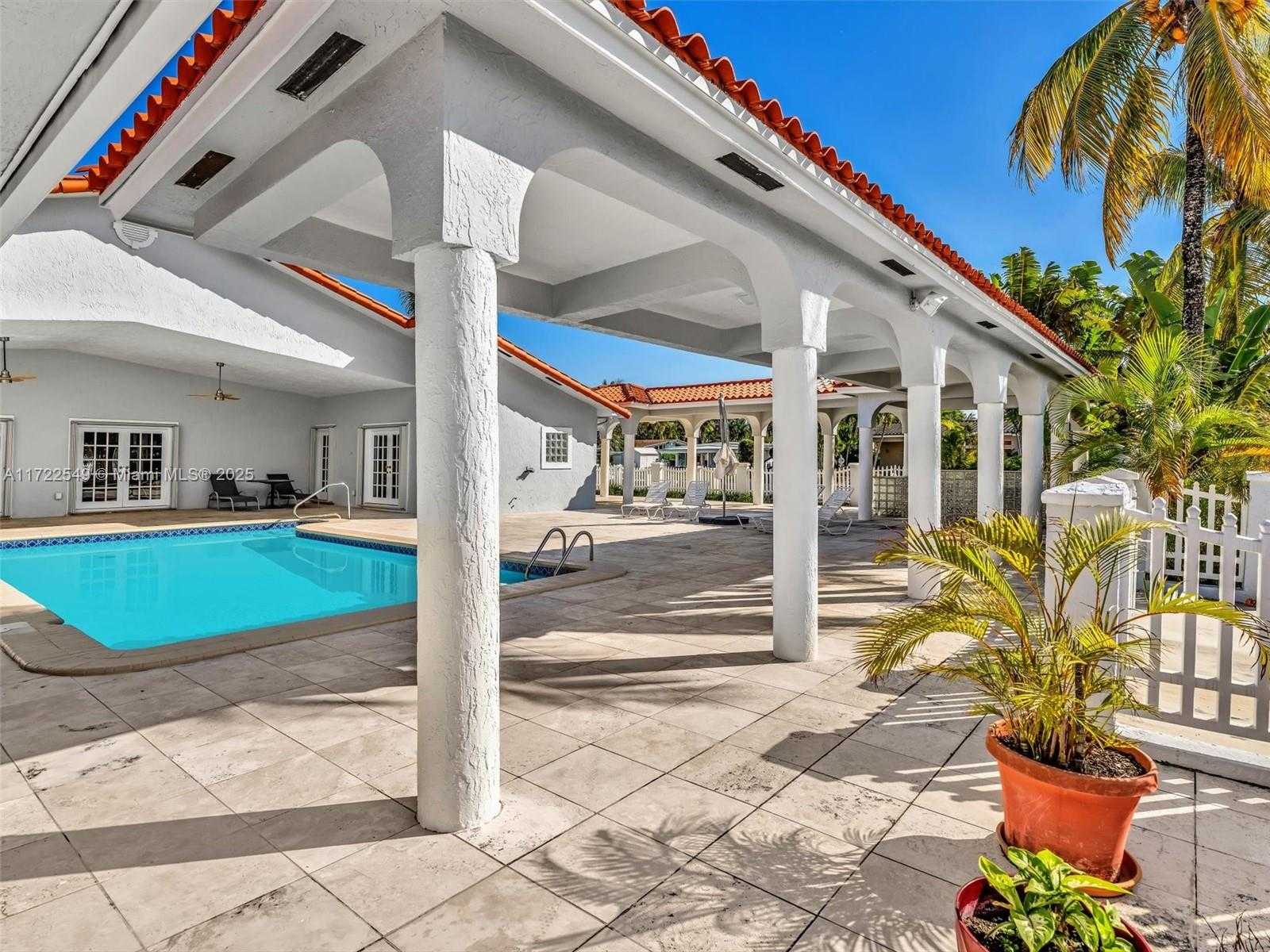 Small Image of 12904 BANYAN RD, North Miami Number 16