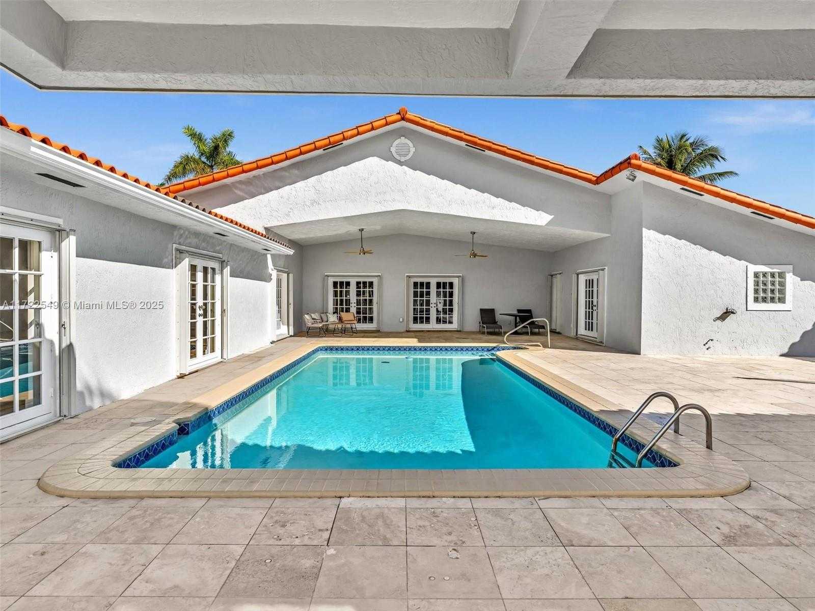 Small Image of 12904 BANYAN RD, North Miami Number 17