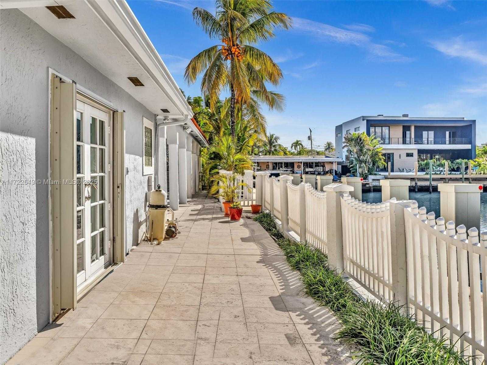 Small Image of 12904 BANYAN RD, North Miami Number 18