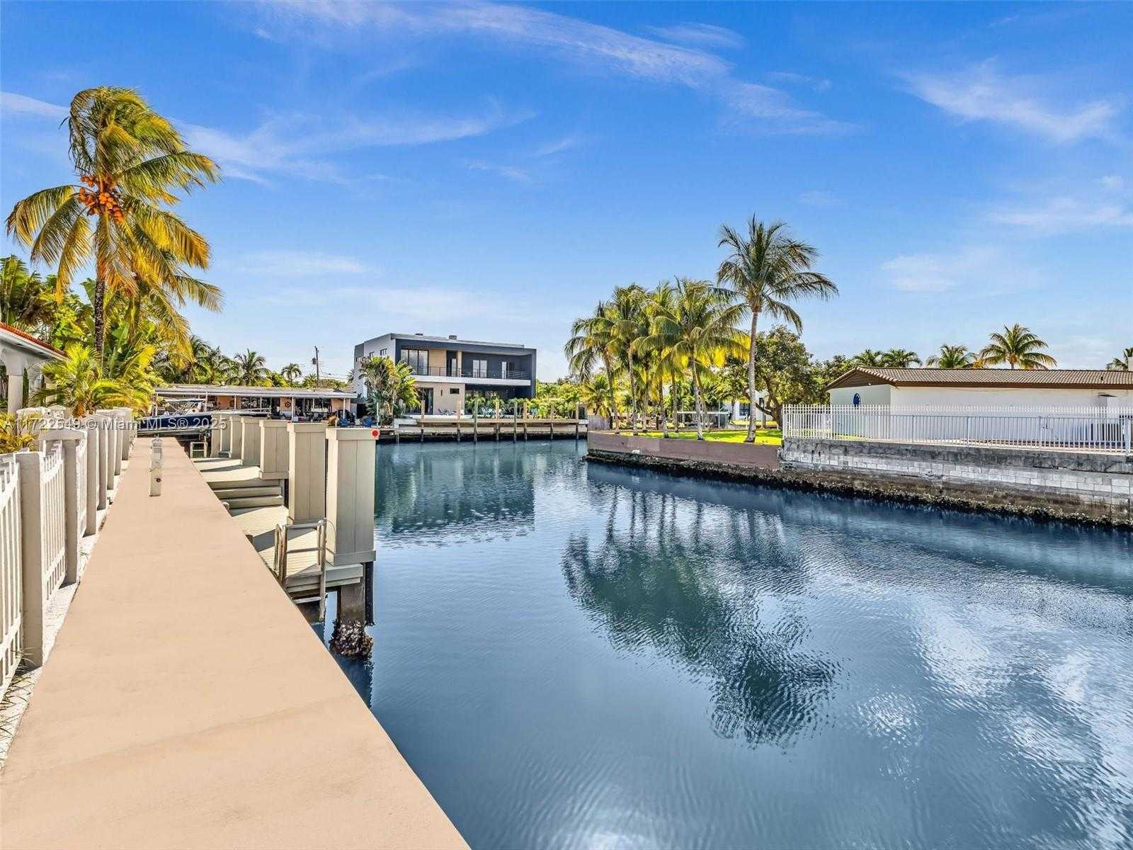 Small Image of 12904 BANYAN RD, North Miami Number 19