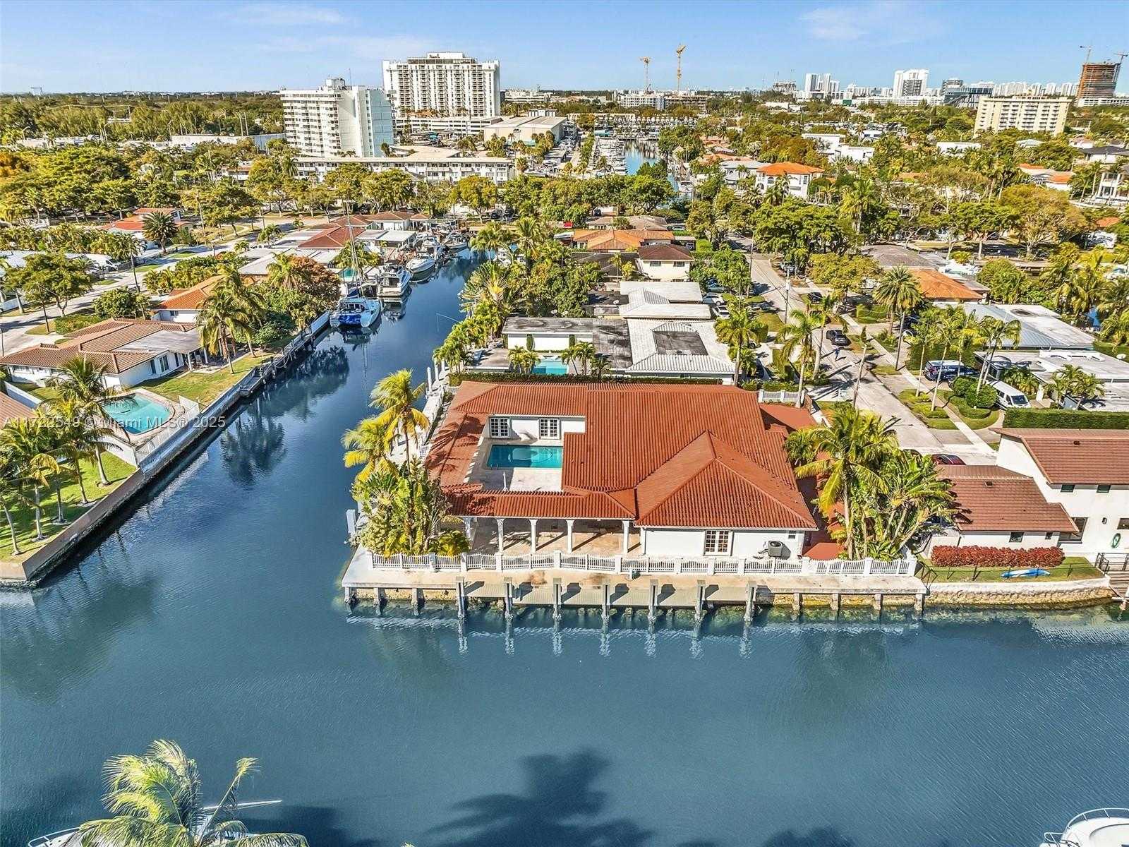 Small Image of 12904 BANYAN RD, North Miami Number 2