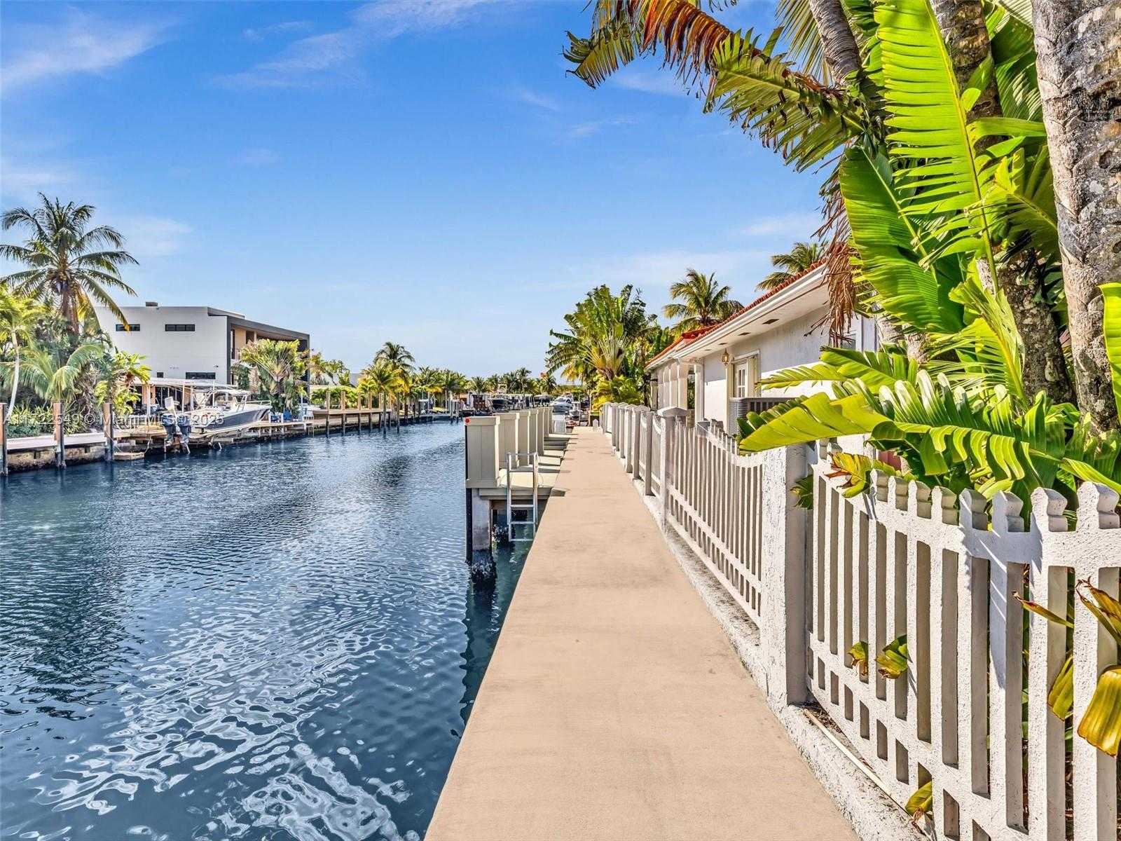 Small Image of 12904 BANYAN RD, North Miami Number 26