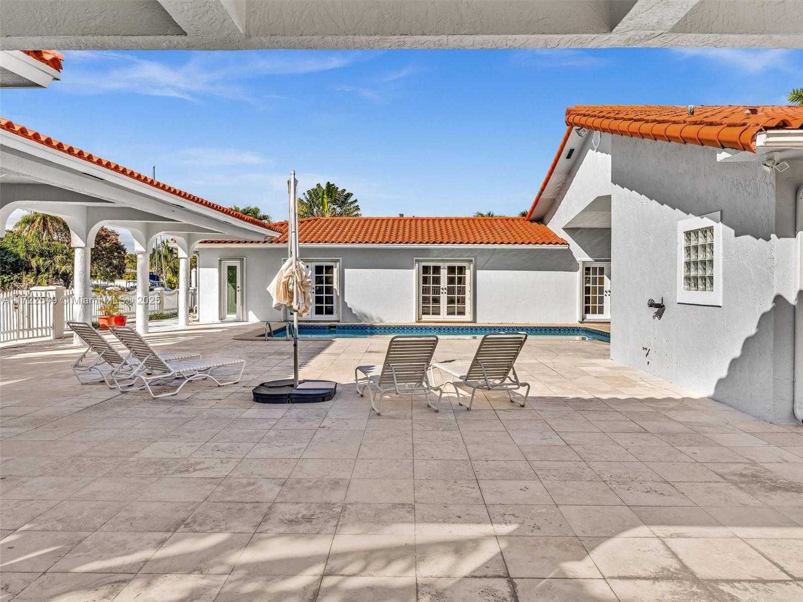 Small Image of 12904 BANYAN RD, North Miami Number 27