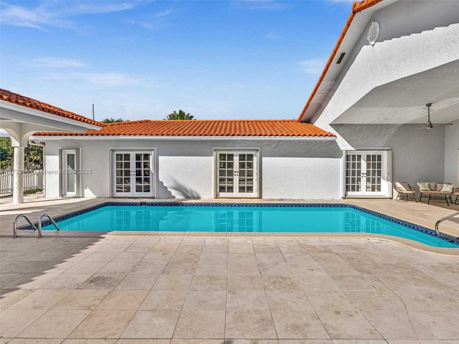 Small Image of 12904 BANYAN RD, North Miami Number 33