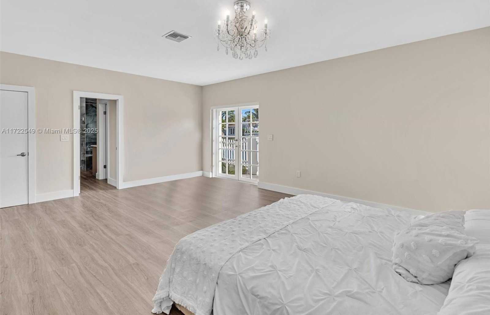 Small Image of 12904 BANYAN RD, North Miami Number 37