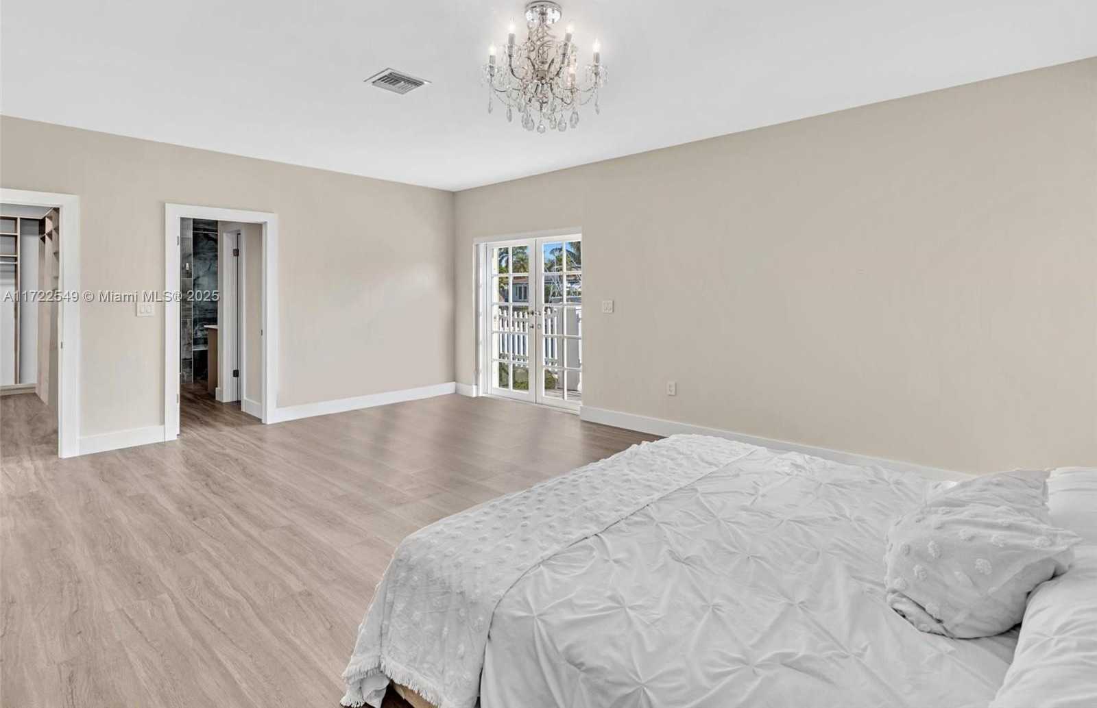 Small Image of 12904 BANYAN RD, North Miami Number 38
