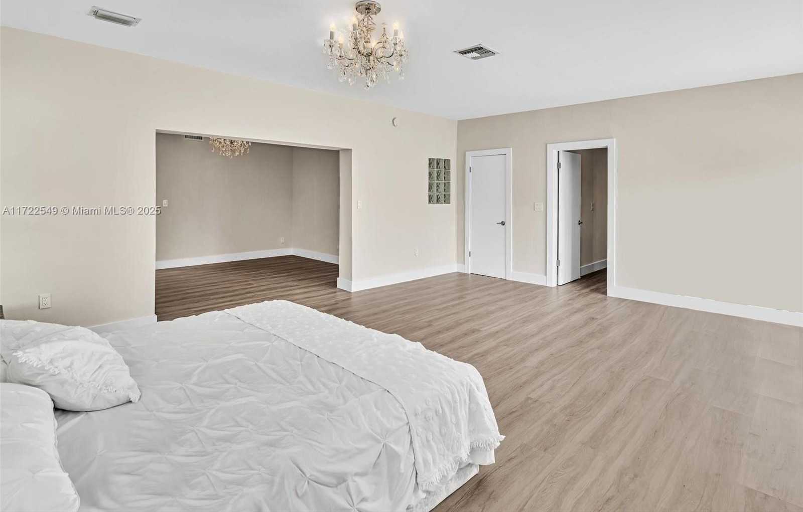 Small Image of 12904 BANYAN RD, North Miami Number 39