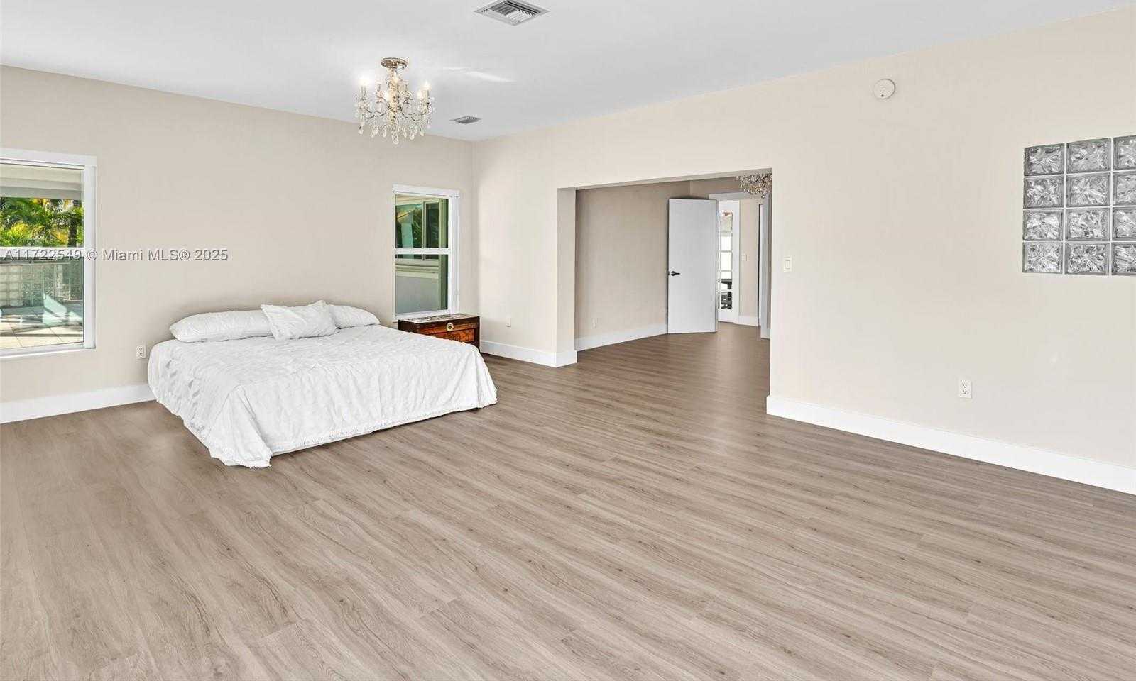 Small Image of 12904 BANYAN RD, North Miami Number 40