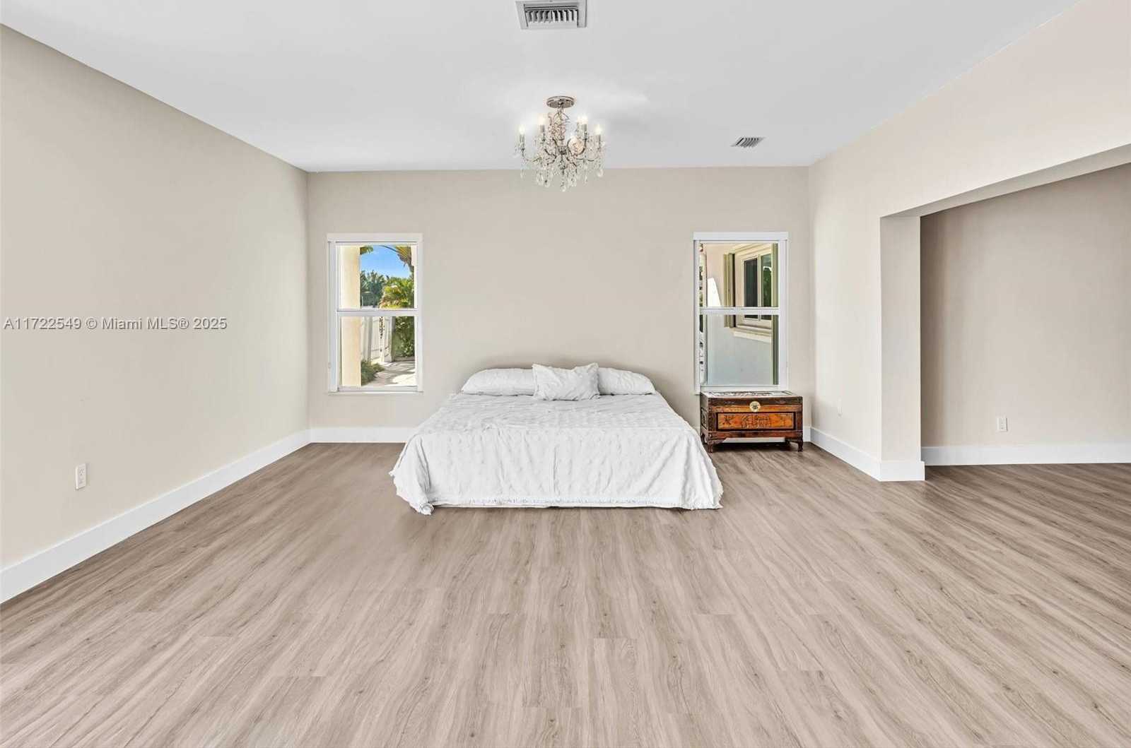 Small Image of 12904 BANYAN RD, North Miami Number 41