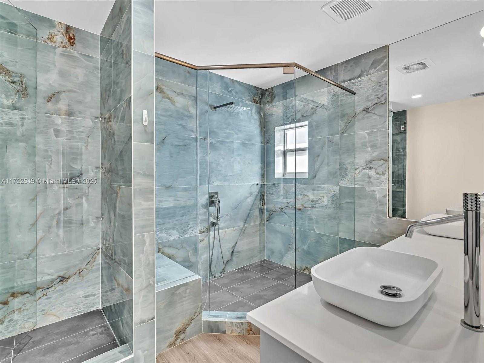 Small Image of 12904 BANYAN RD, North Miami Number 44