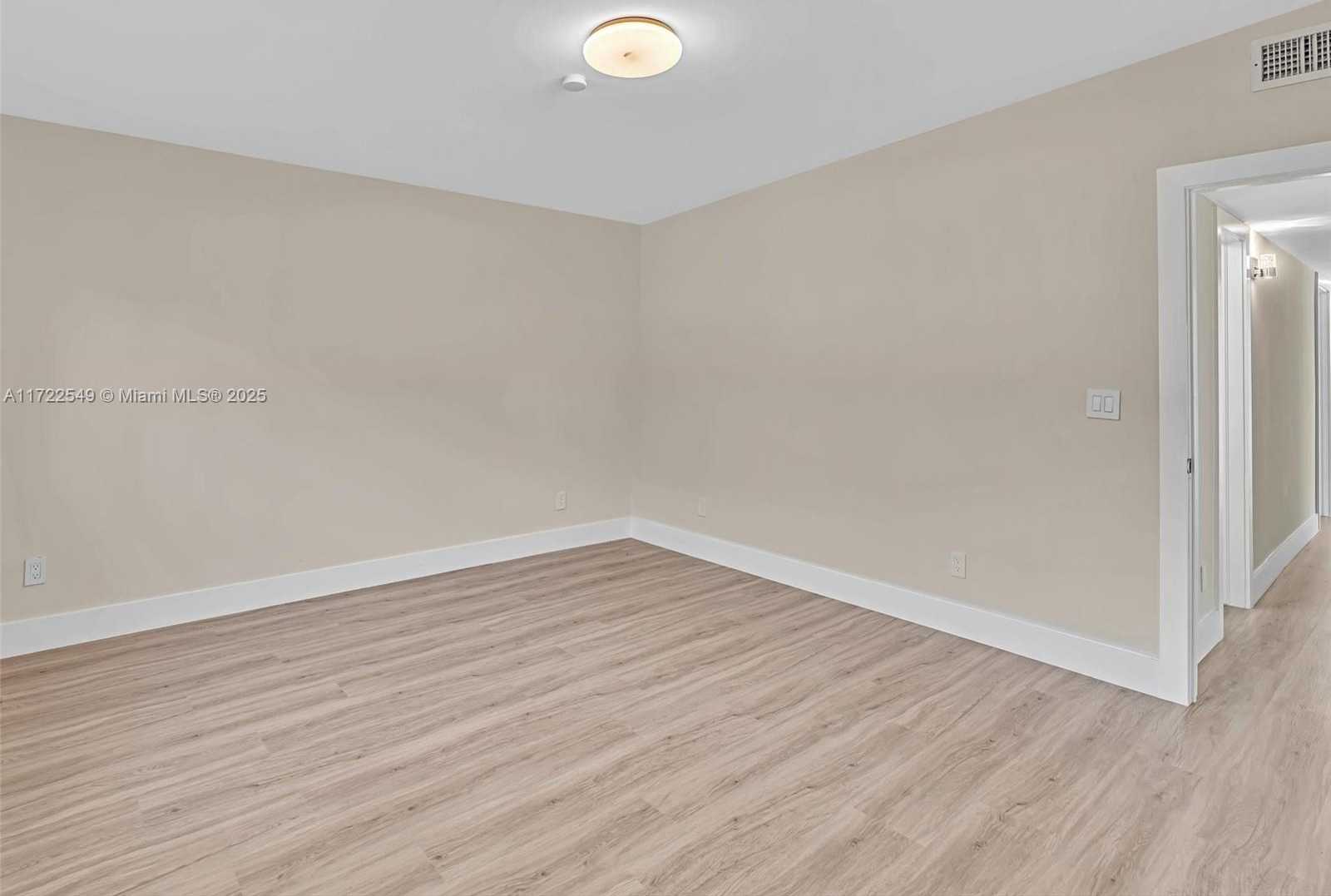 Small Image of 12904 BANYAN RD, North Miami Number 61
