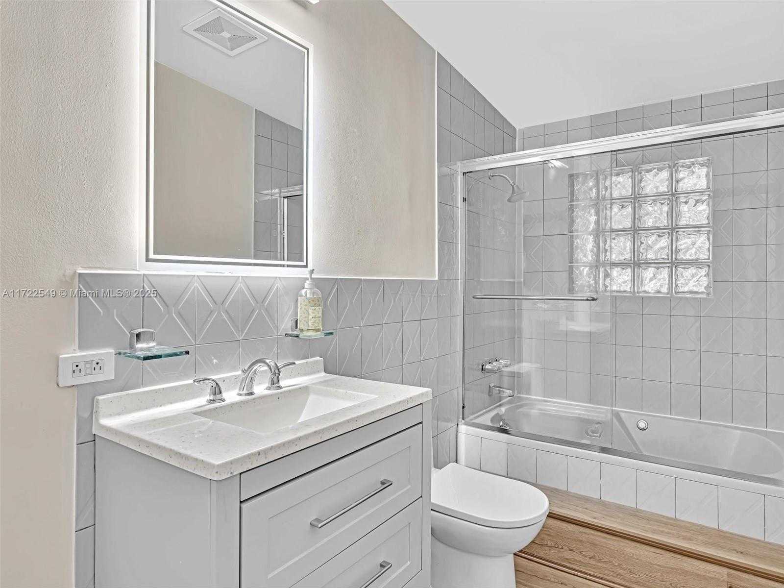 Small Image of 12904 BANYAN RD, North Miami Number 64