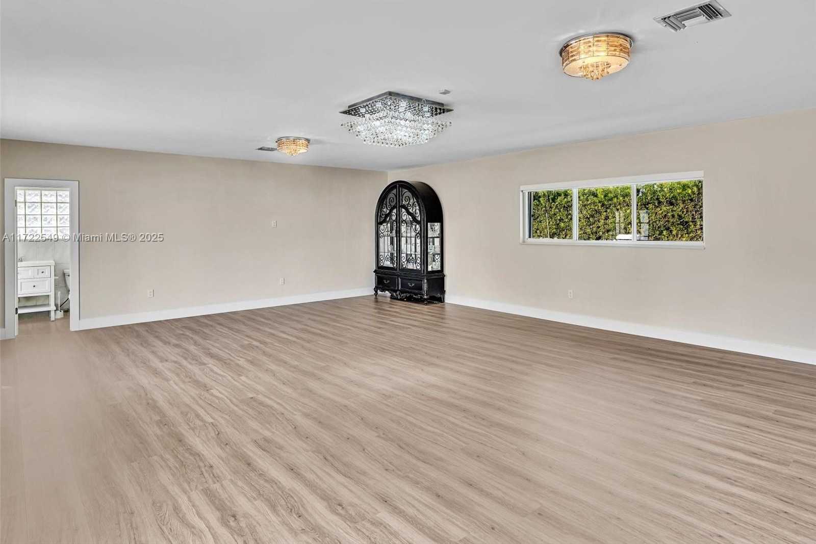 Small Image of 12904 BANYAN RD, North Miami Number 73