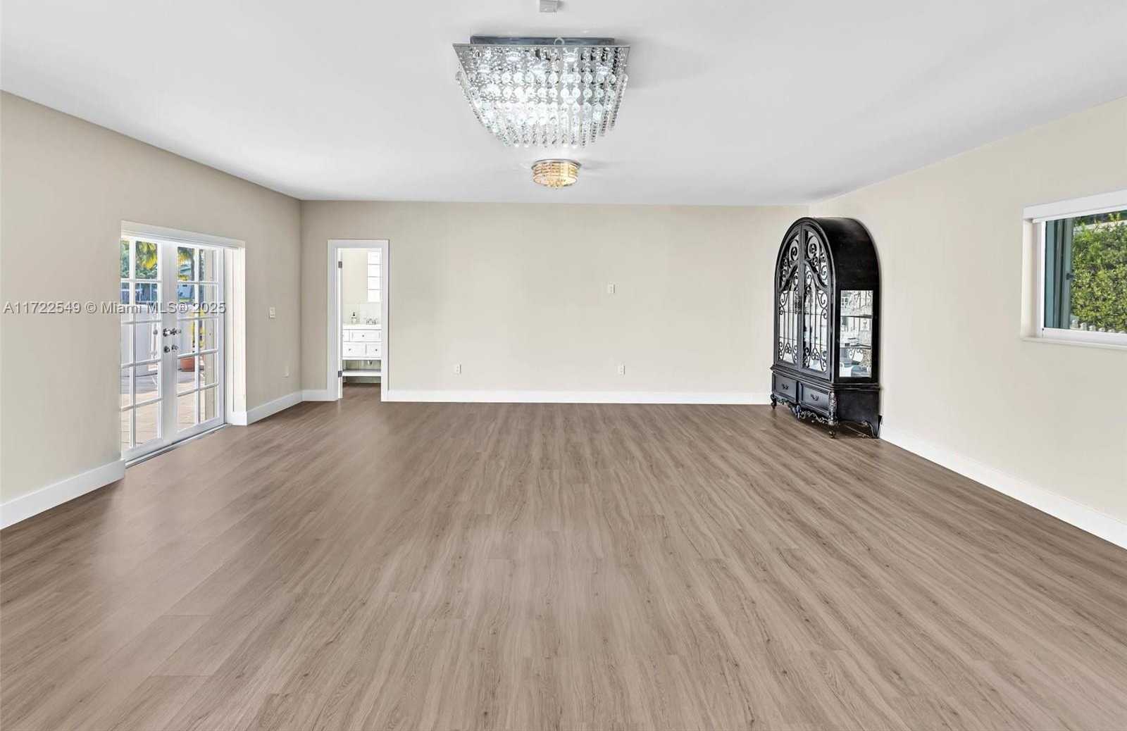Small Image of 12904 BANYAN RD, North Miami Number 74