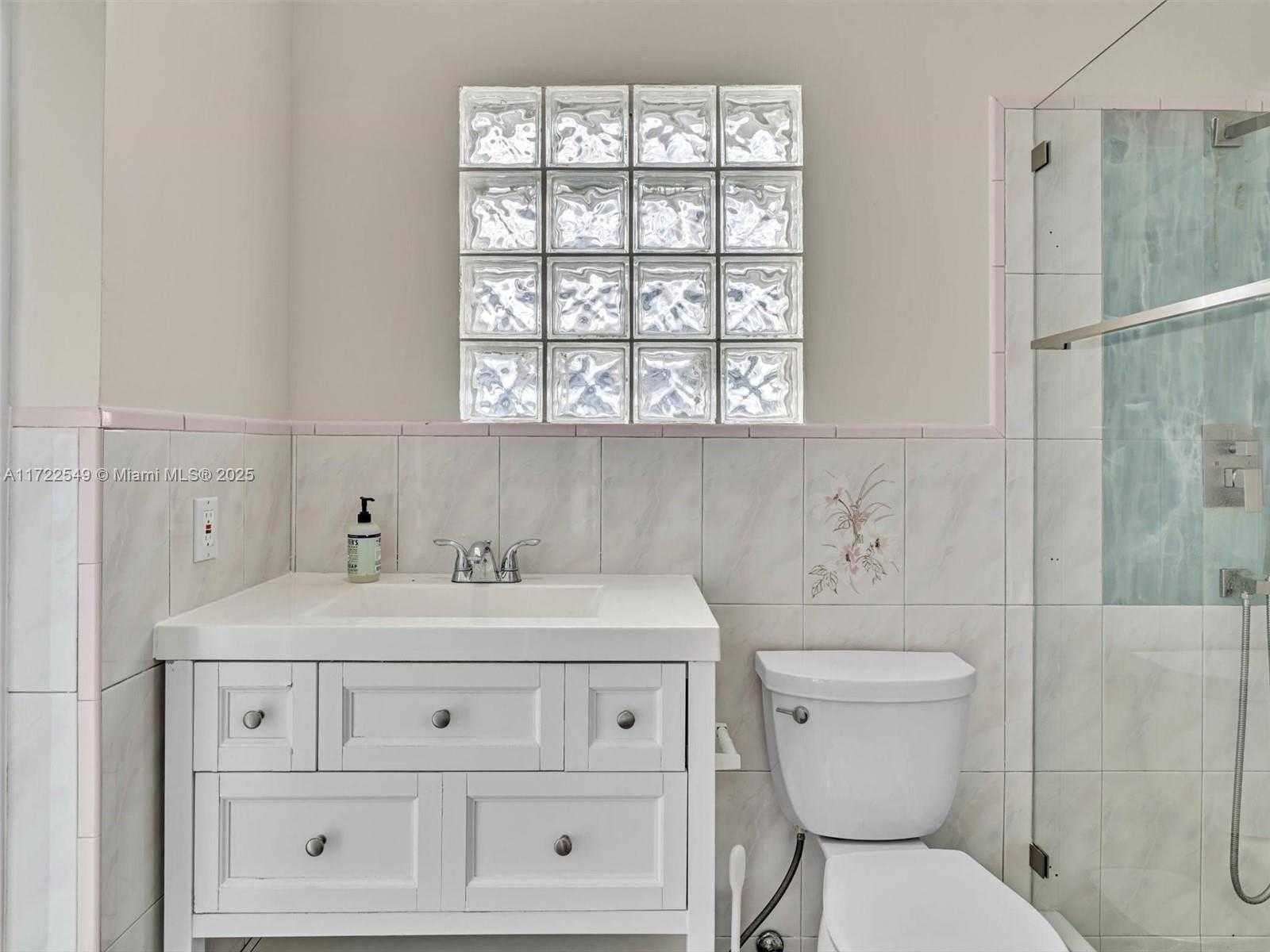 Small Image of 12904 BANYAN RD, North Miami Number 78