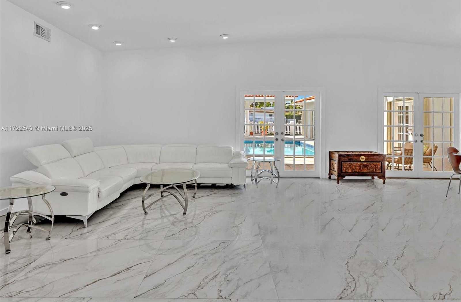 Small Image of 12904 BANYAN RD, North Miami Number 8