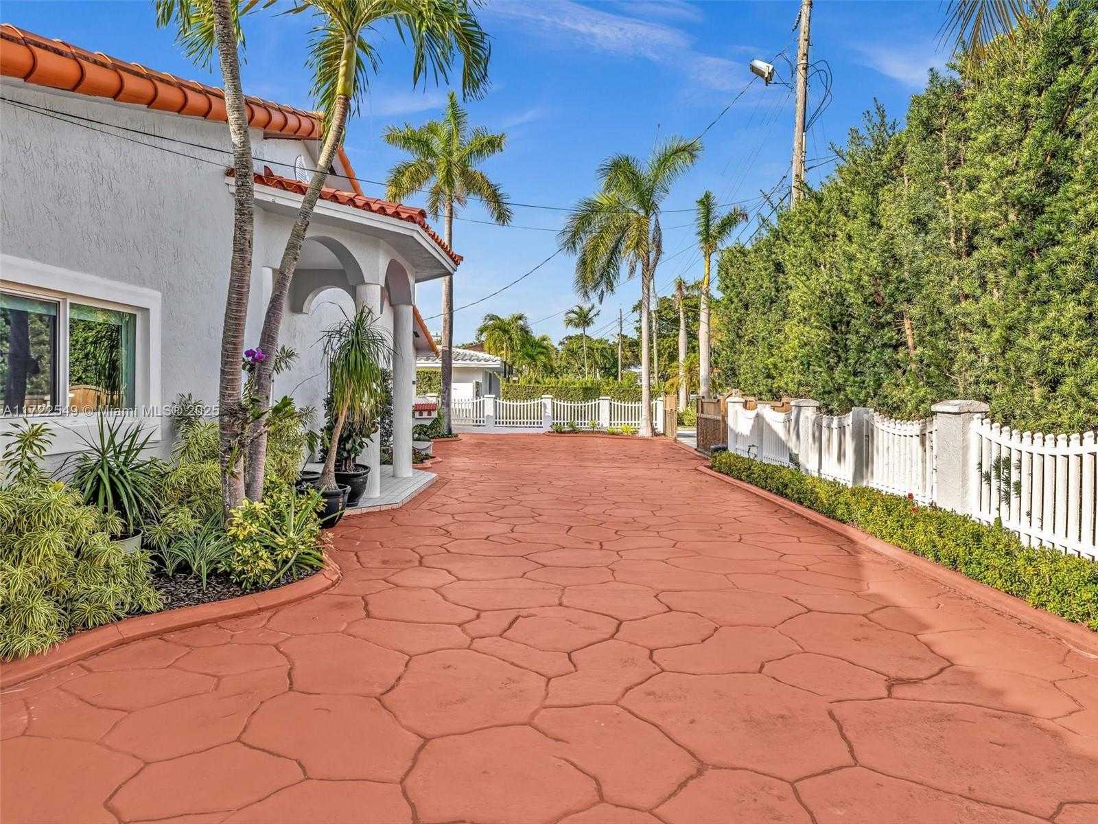 Small Image of 12904 BANYAN RD, North Miami Number 82