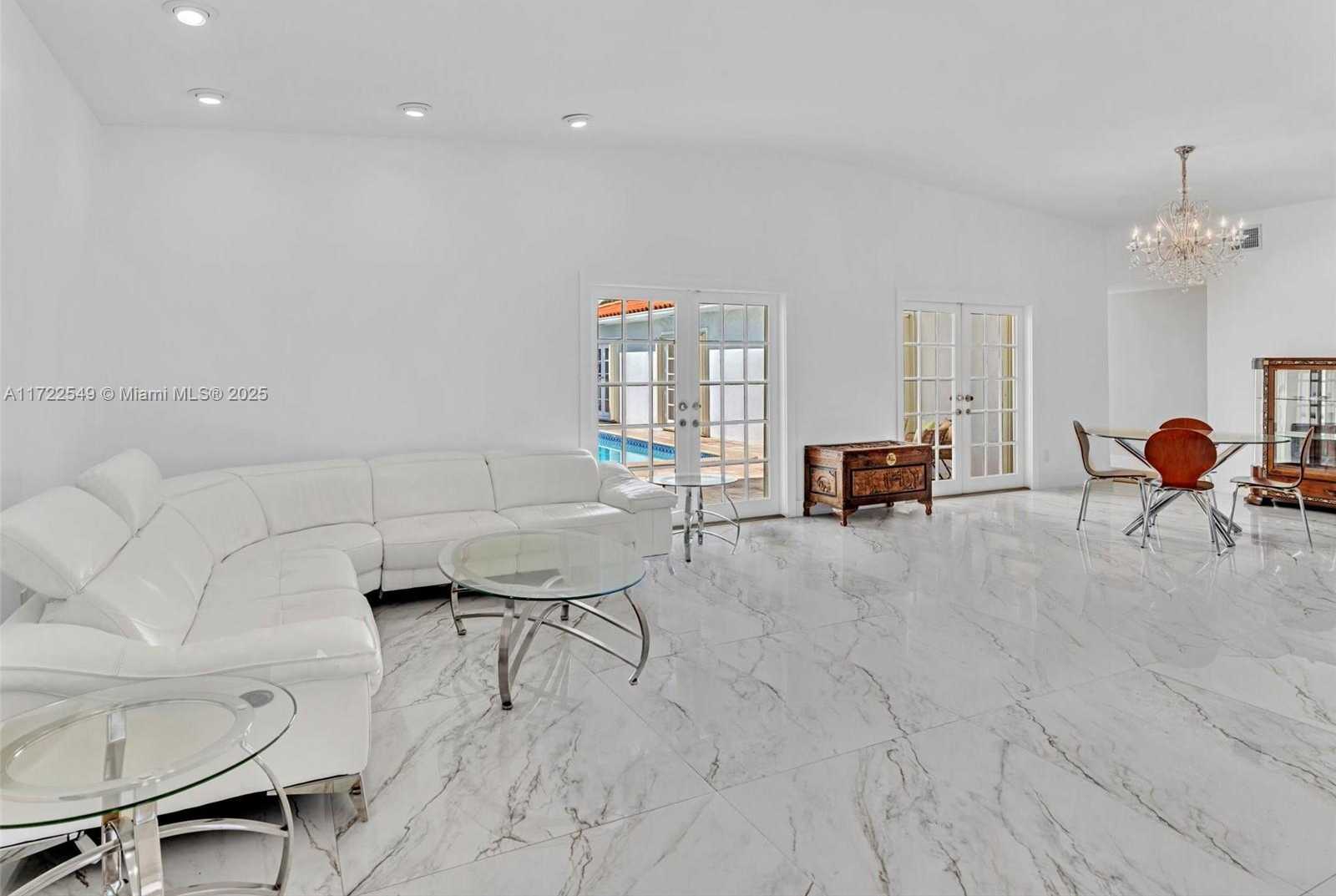 Small Image of 12904 BANYAN RD, North Miami Number 9