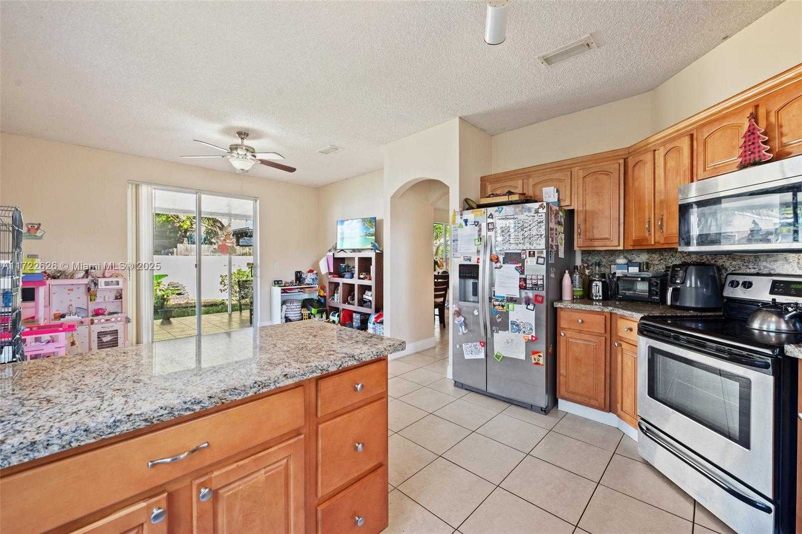 Small Image of 18463 NORTH WEST 20TH ST, Pembroke Pines Number 11