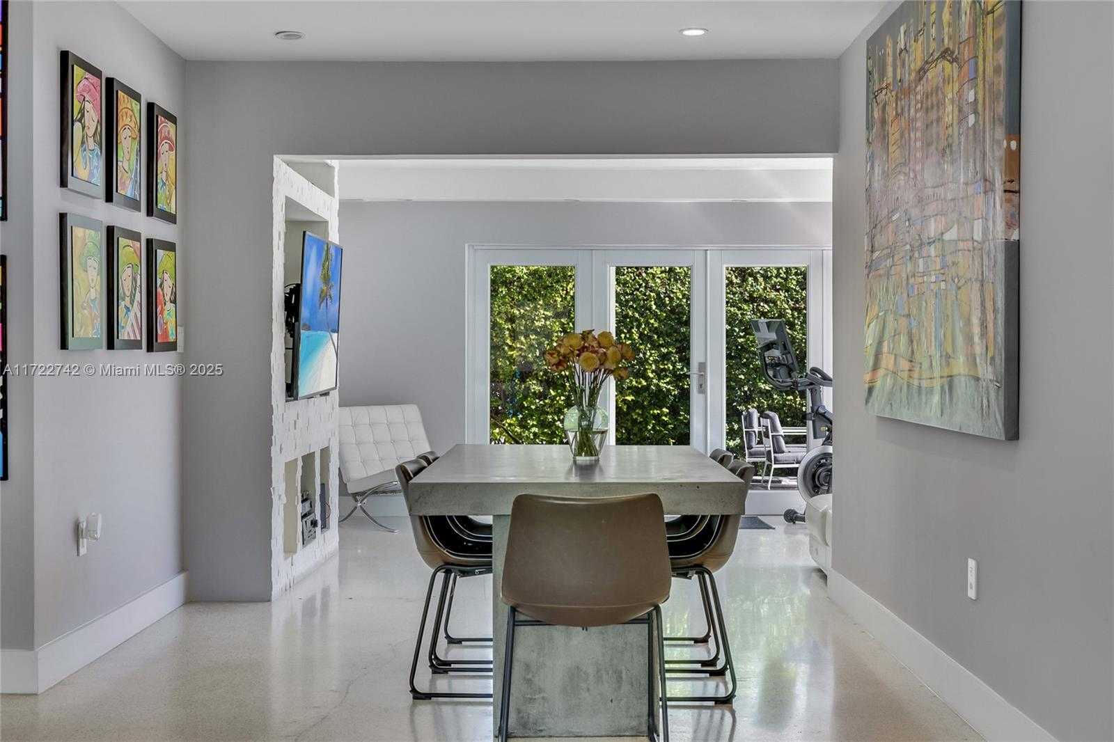 Small Image of 9365 DICKENS AVE, Surfside Number 10