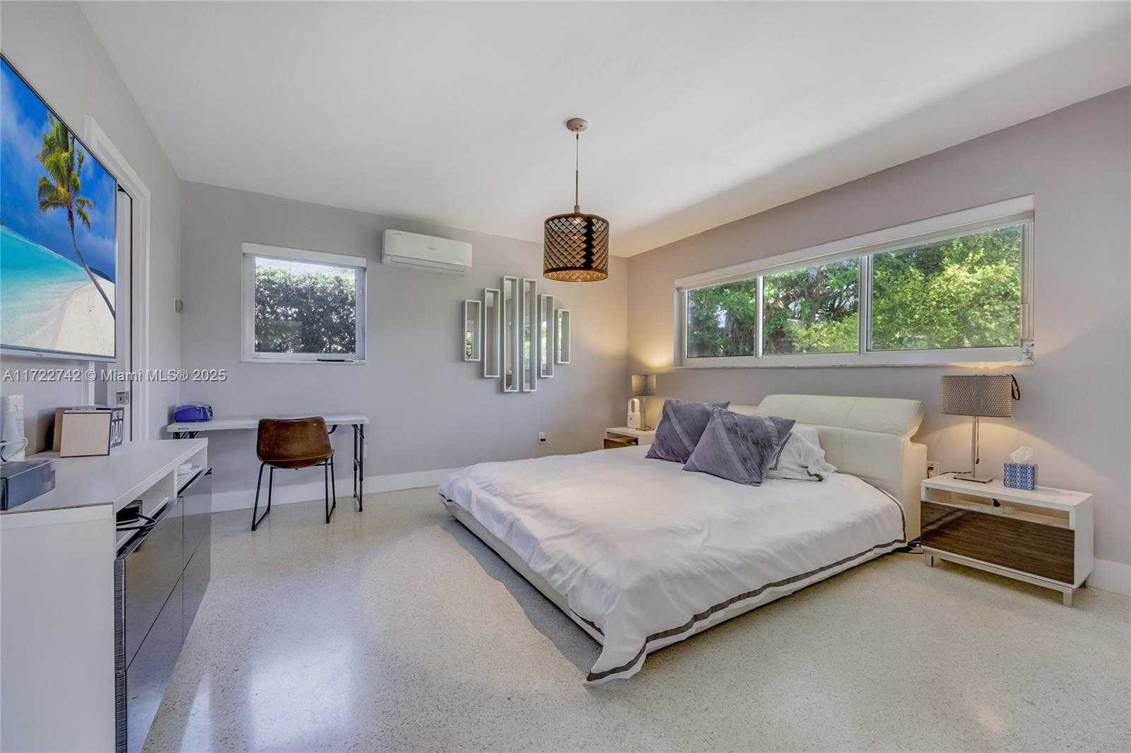Small Image of 9365 DICKENS AVE, Surfside Number 14