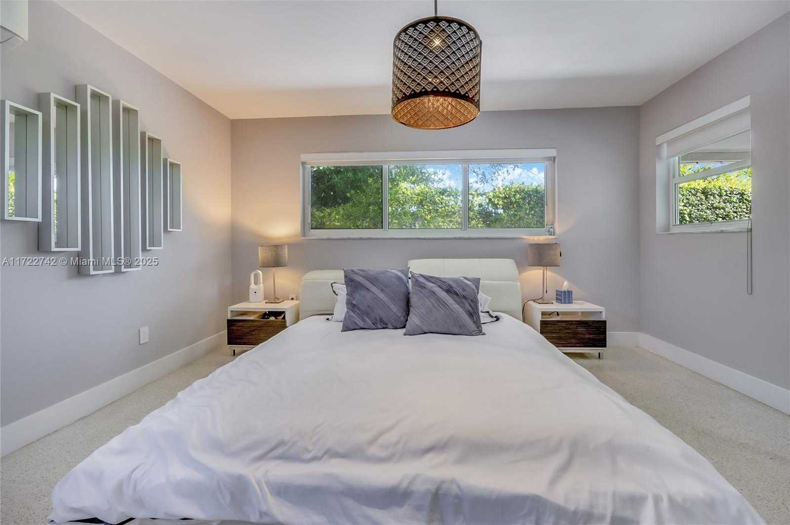 Small Image of 9365 DICKENS AVE, Surfside Number 15