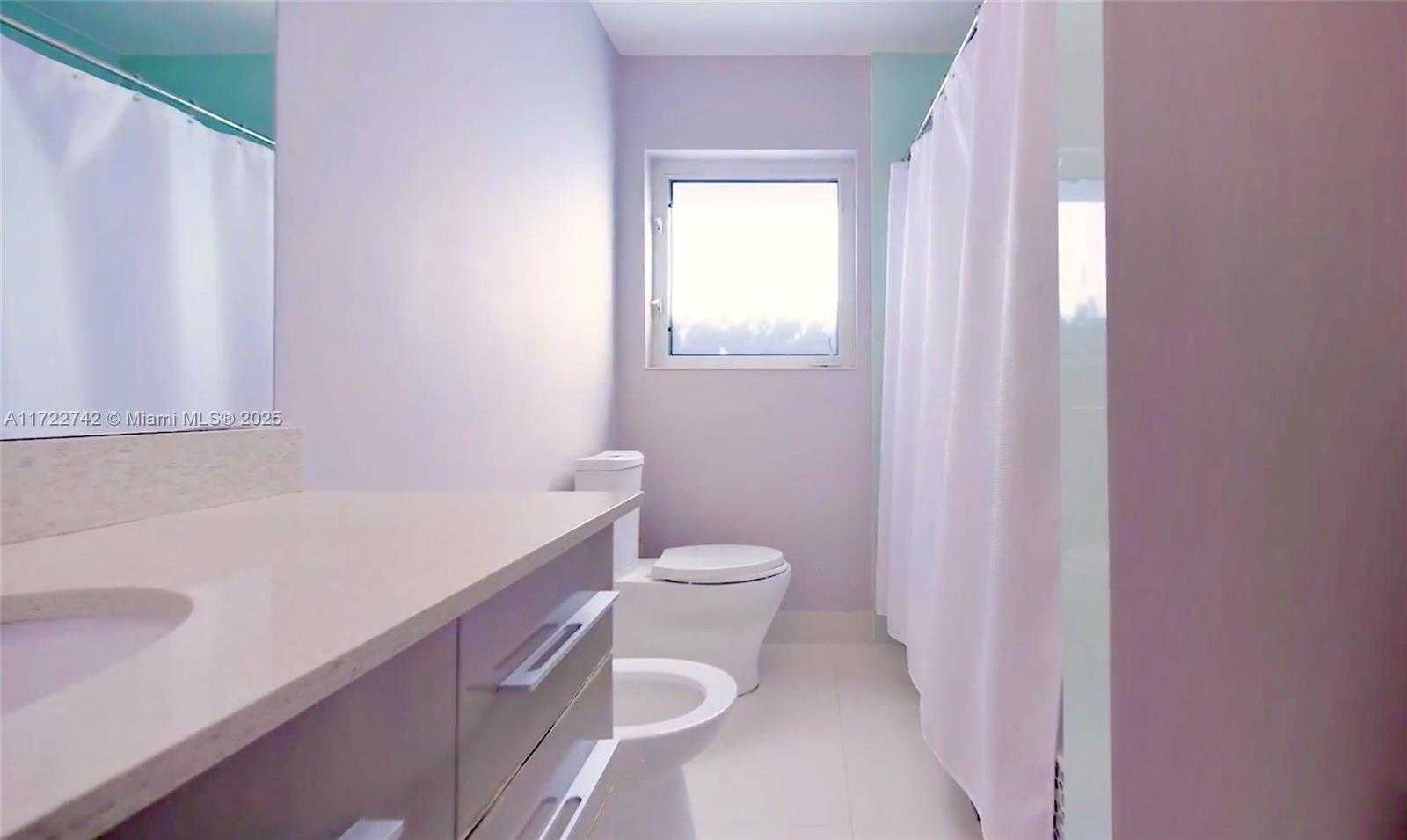 Small Image of 9365 DICKENS AVE, Surfside Number 19