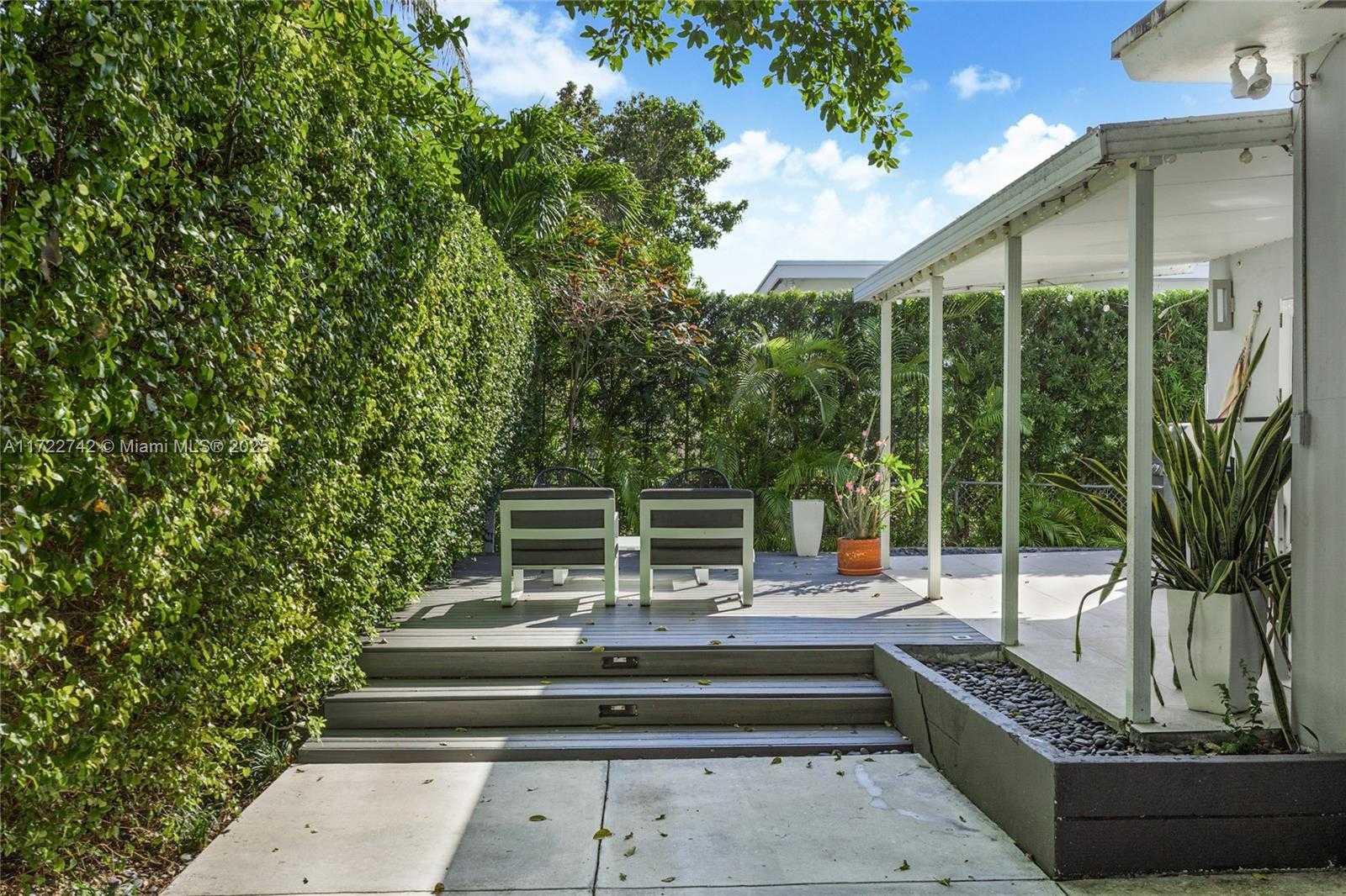 Small Image of 9365 DICKENS AVE, Surfside Number 22