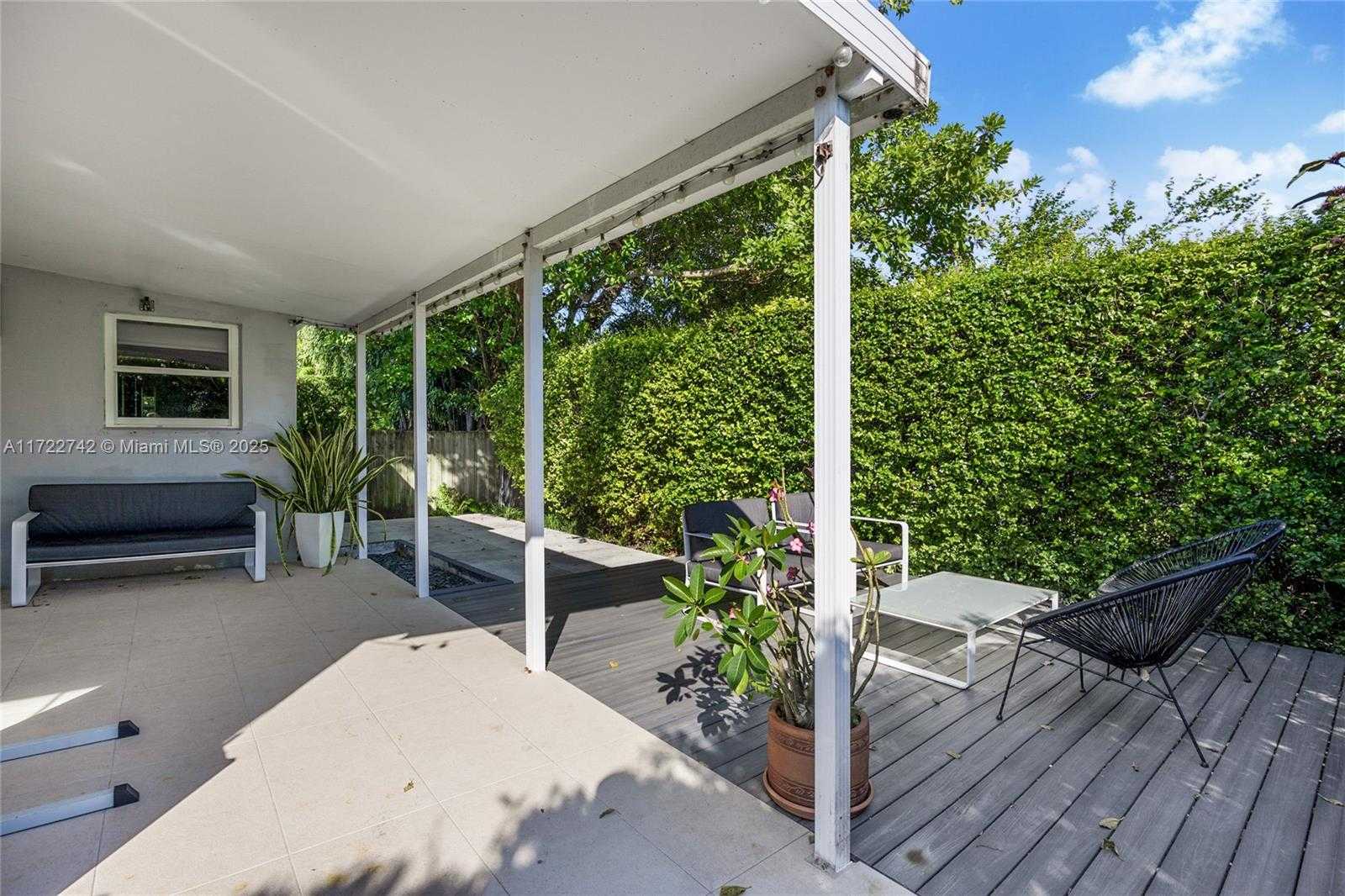Small Image of 9365 DICKENS AVE, Surfside Number 23