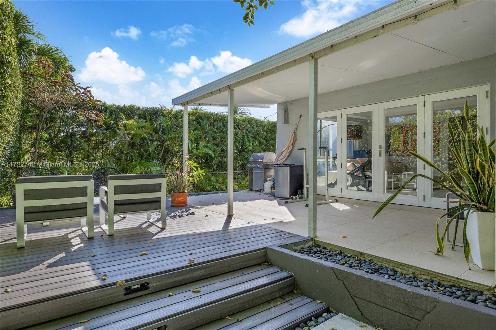Small Image of 9365 DICKENS AVE, Surfside Number 25