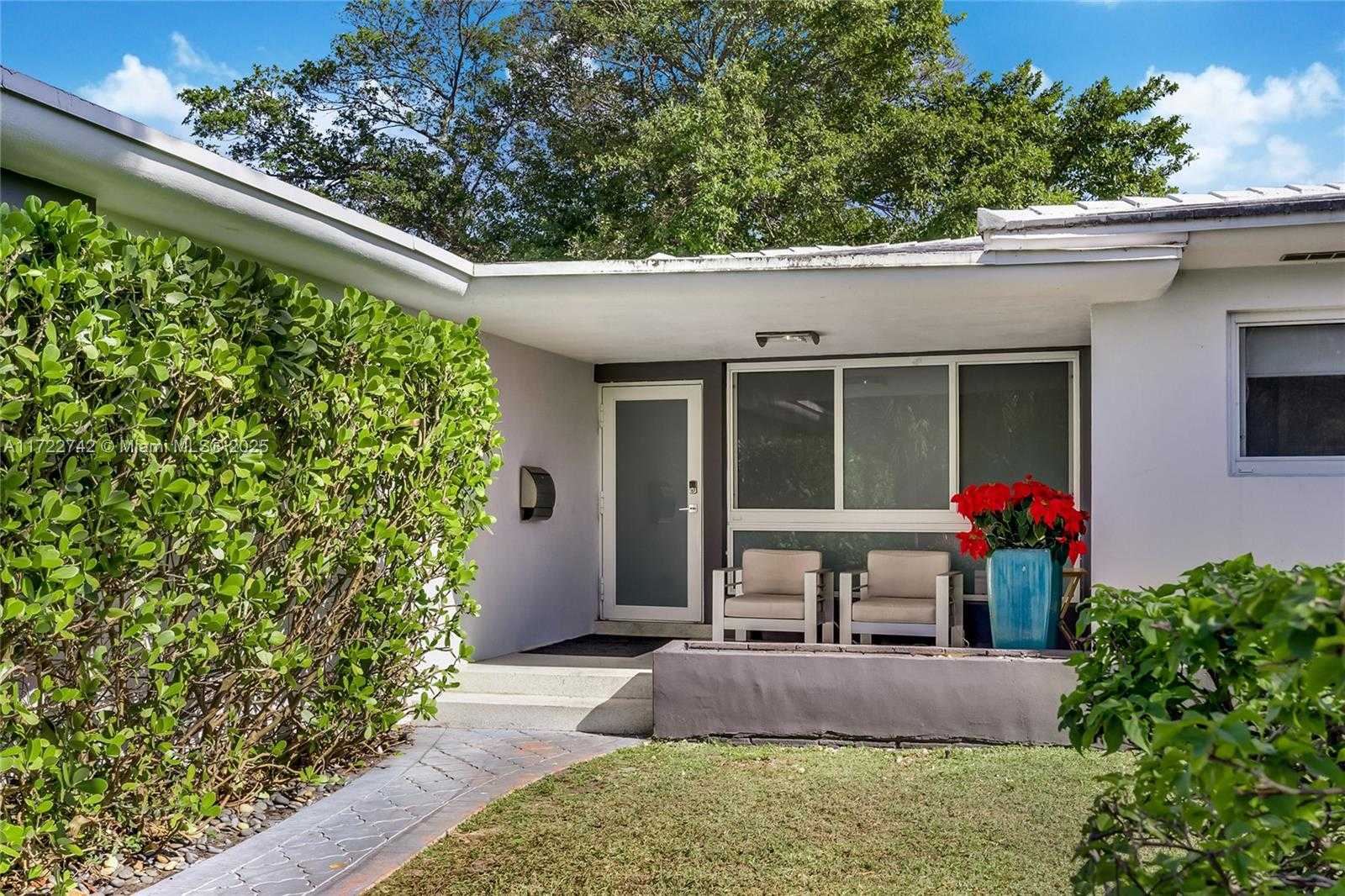 Small Image of 9365 DICKENS AVE, Surfside Number 3
