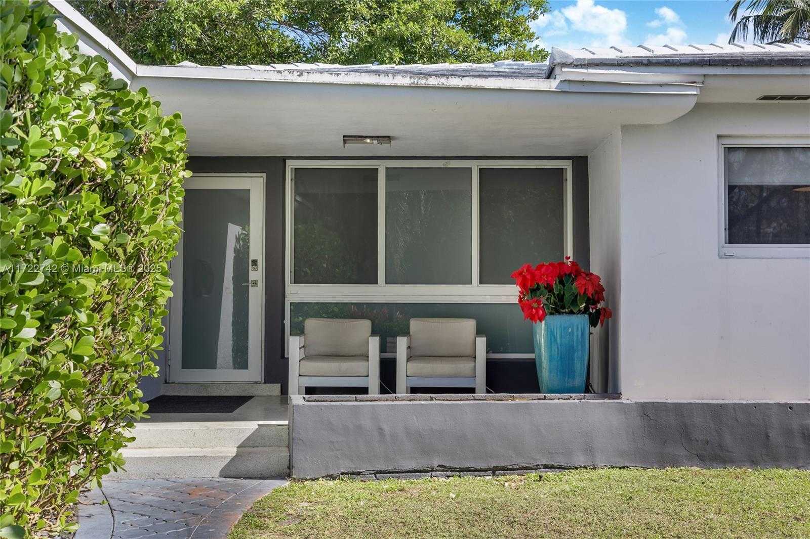 Small Image of 9365 DICKENS AVE, Surfside Number 30