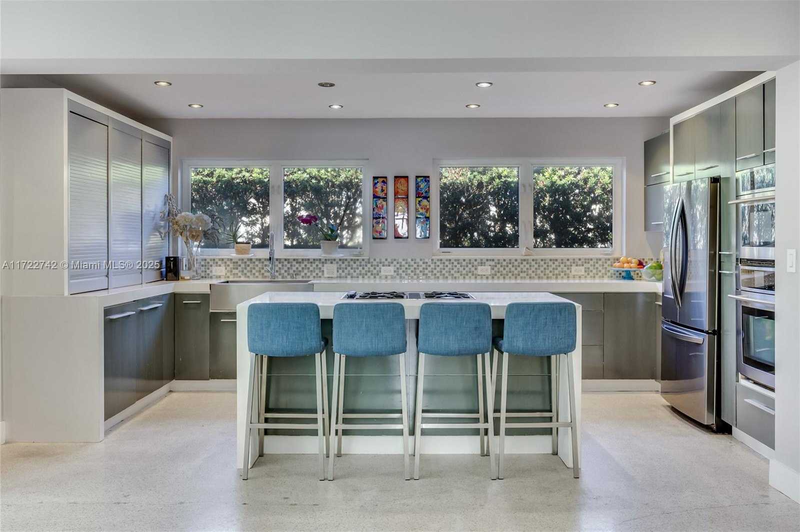 Small Image of 9365 DICKENS AVE, Surfside Number 6