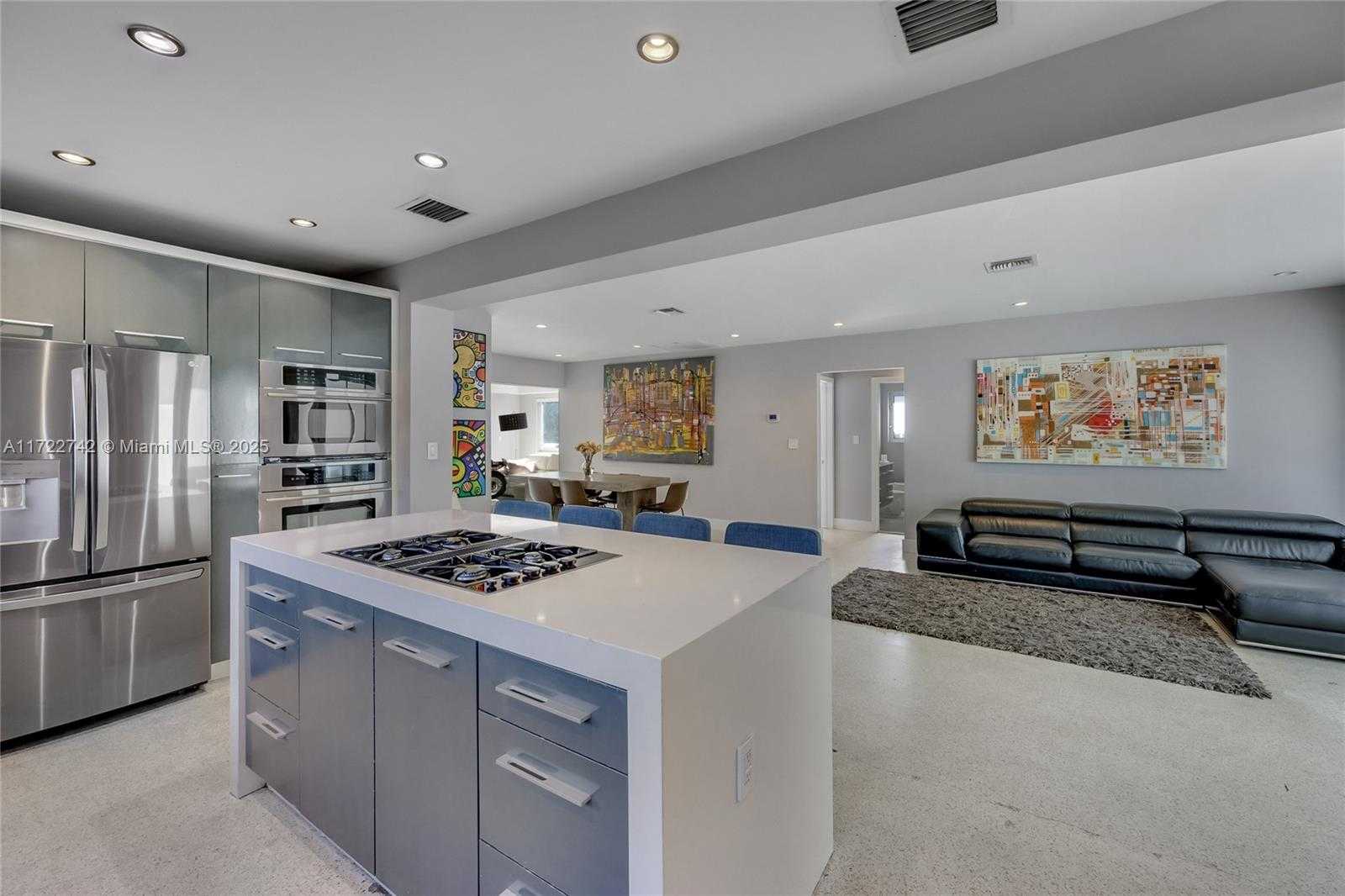 Small Image of 9365 DICKENS AVE, Surfside Number 7