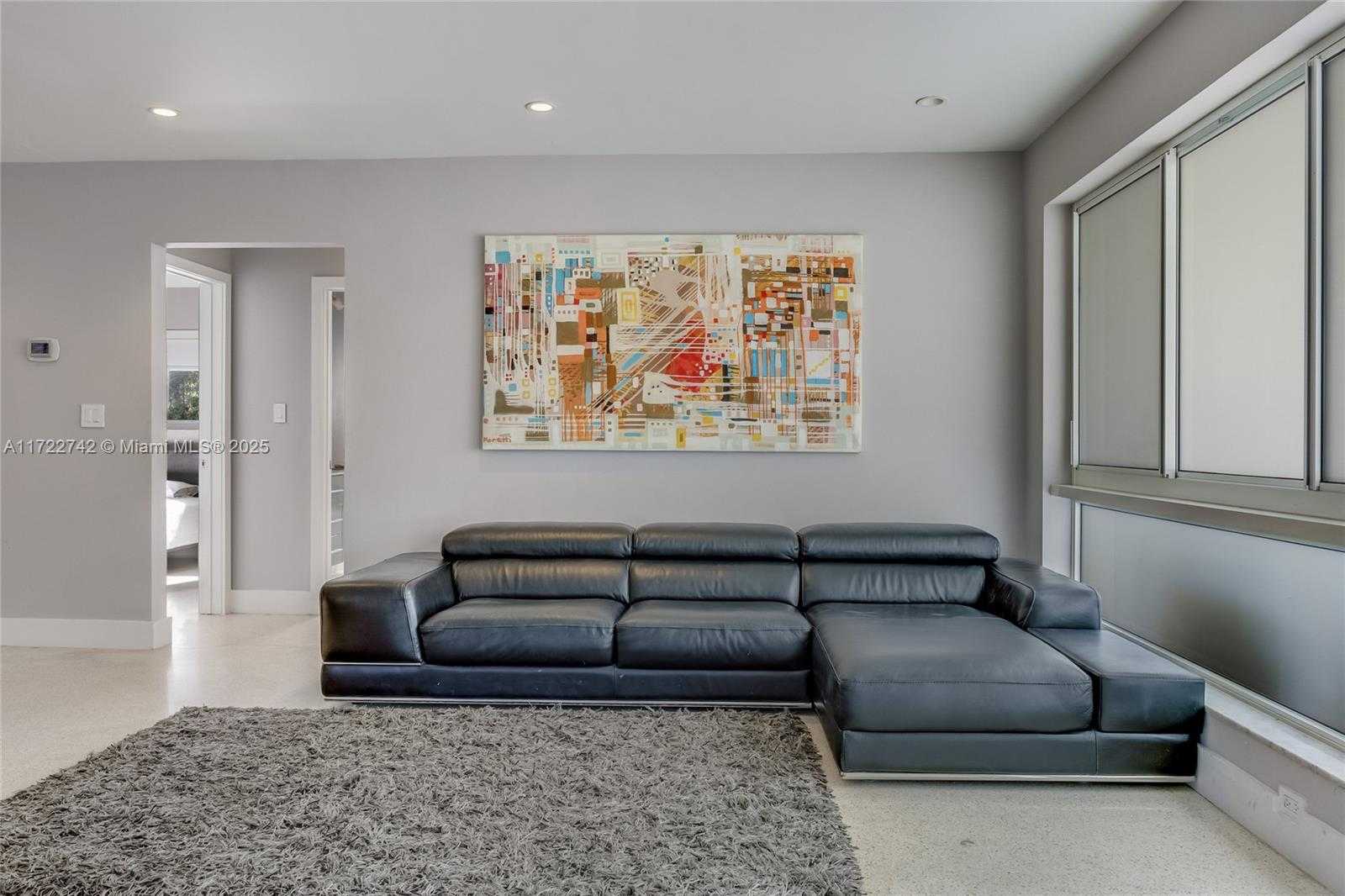 Small Image of 9365 DICKENS AVE, Surfside Number 8