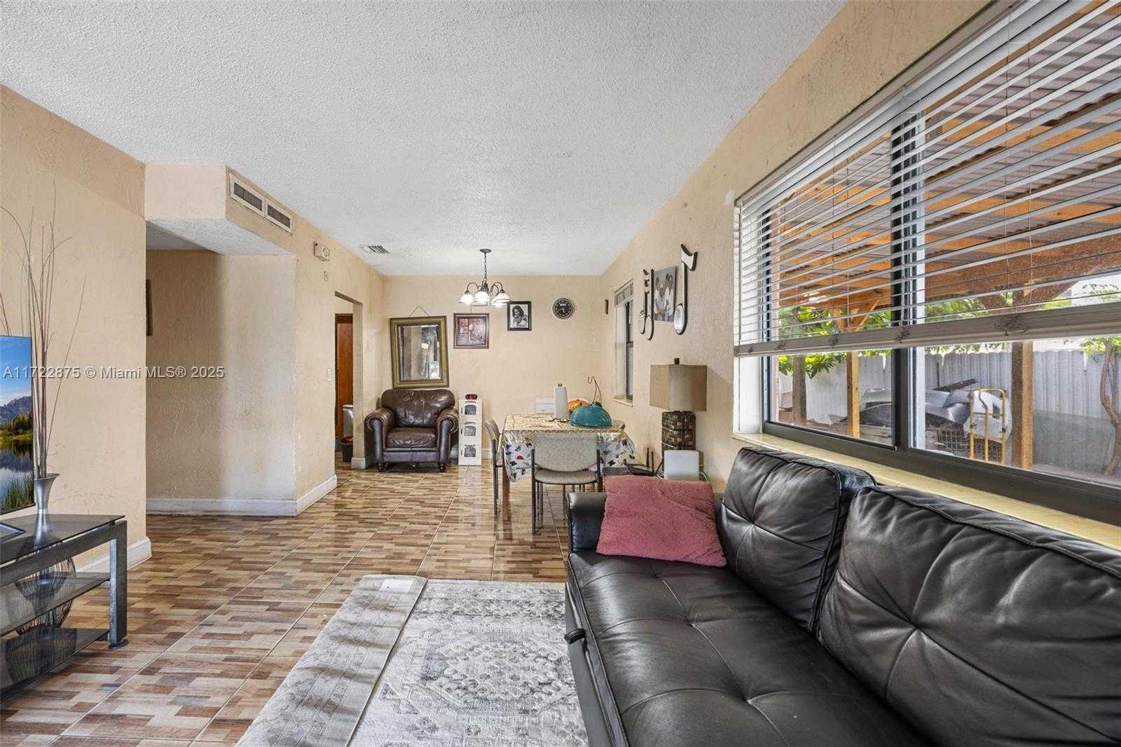 Small Image of 620 NORTH EAST 137TH ST, North Miami Number 2