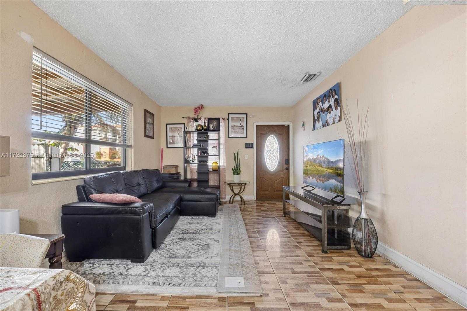 Small Image of 620 NORTH EAST 137TH ST, North Miami Number 3