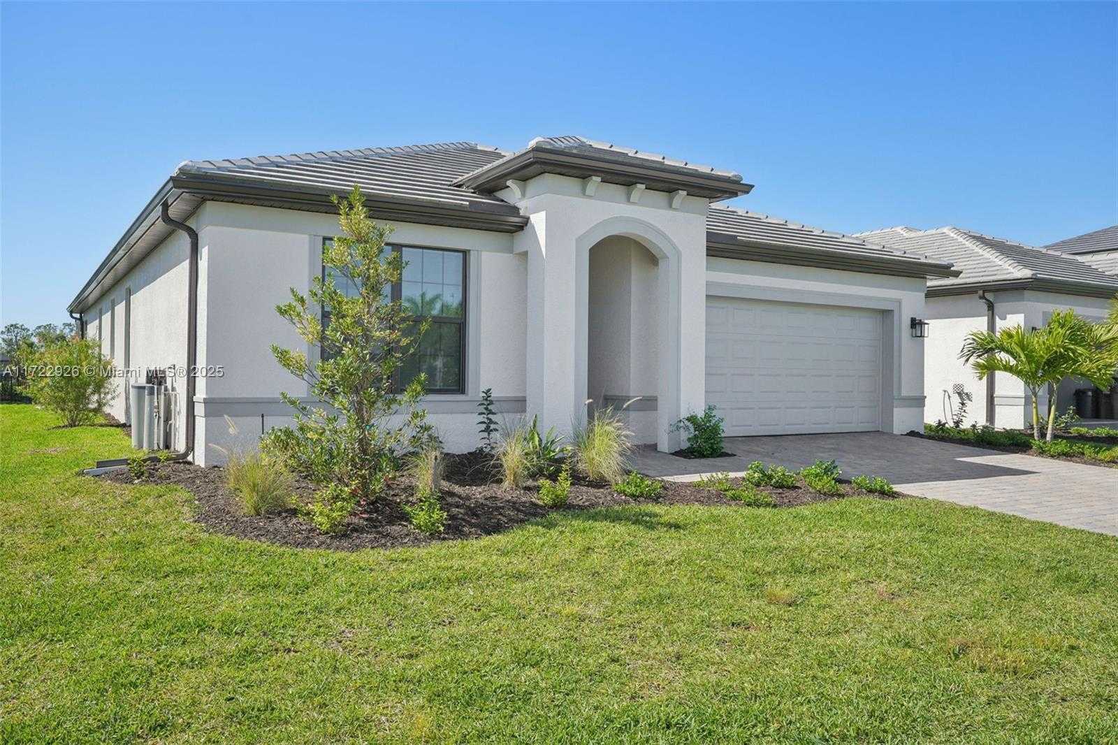 Small Image of 11162 ADDISON LAKE CIR, Fort Myers Number 2