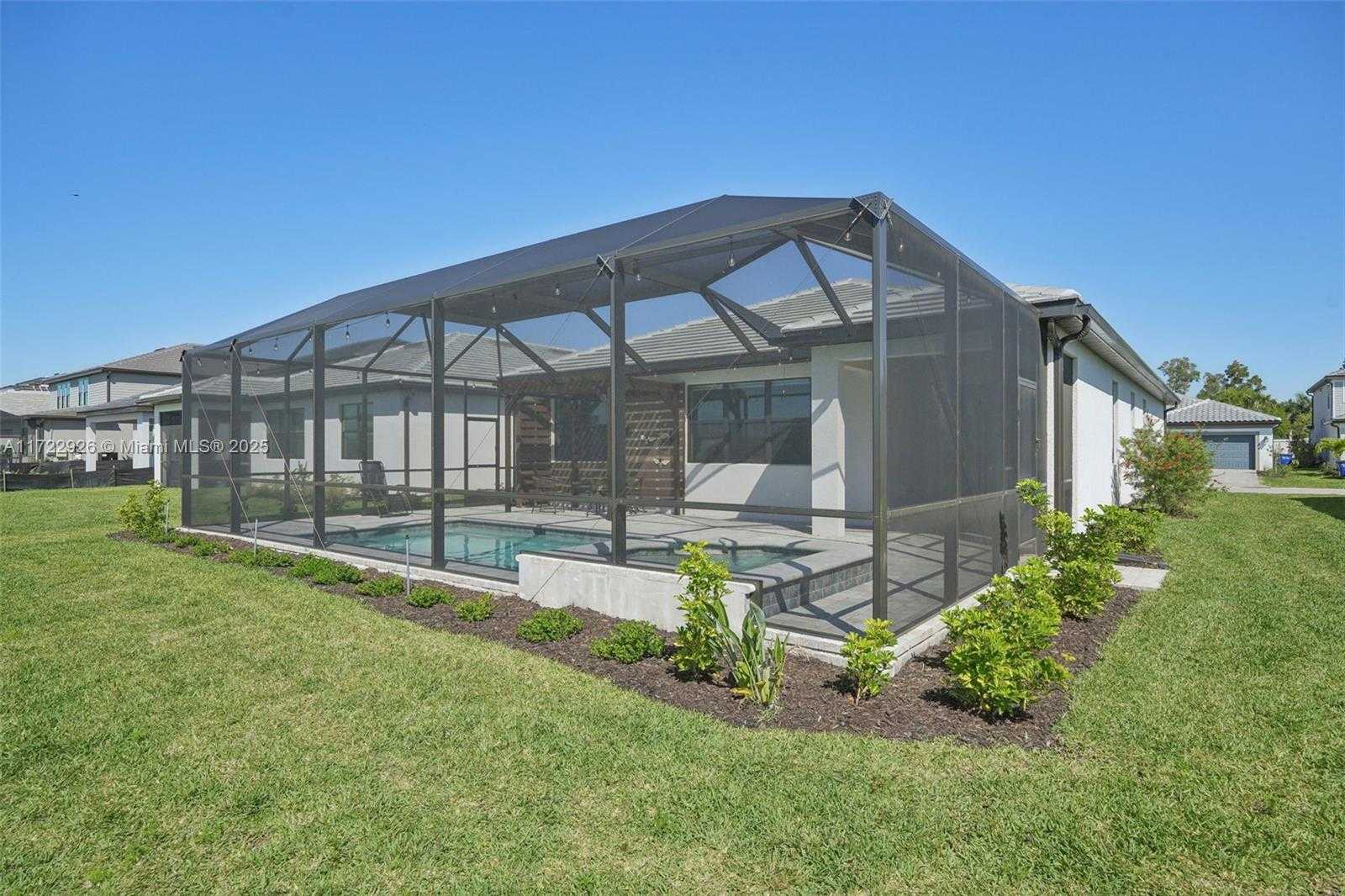 Small Image of 11162 ADDISON LAKE CIR, Fort Myers Number 30