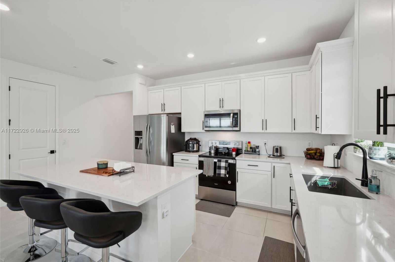 Small Image of 11162 ADDISON LAKE CIR, Fort Myers Number 6