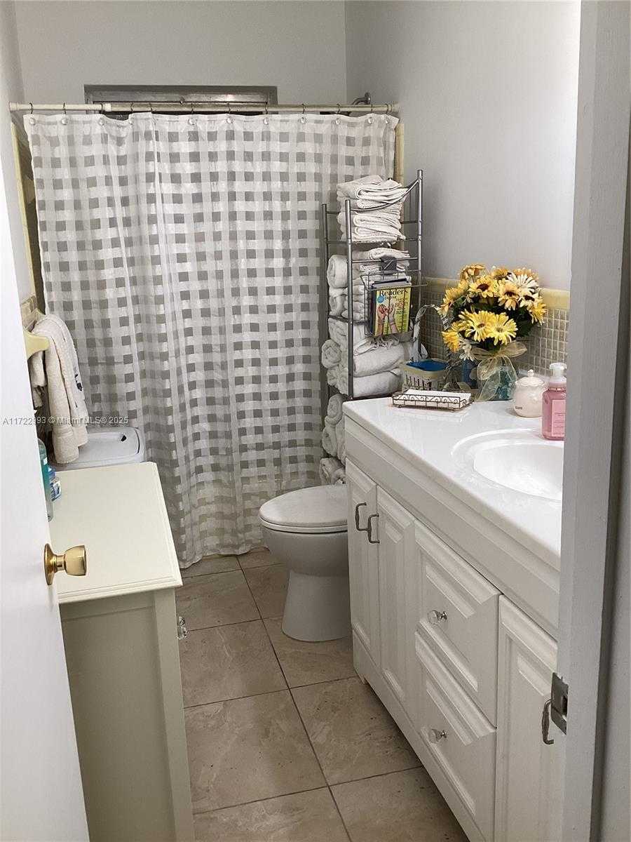 Small Image of 3740 WEST 5TH CT, Hialeah Number 12