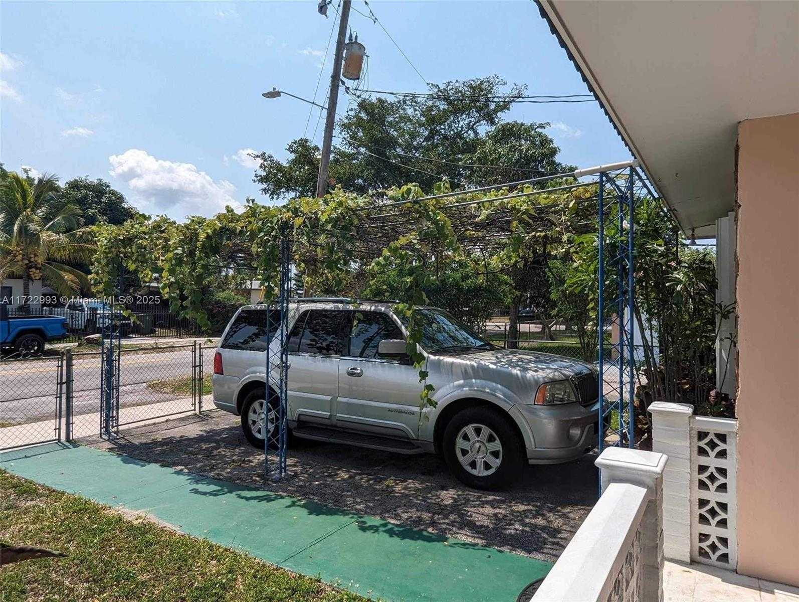 Small Image of 3740 WEST 5TH CT, Hialeah Number 4