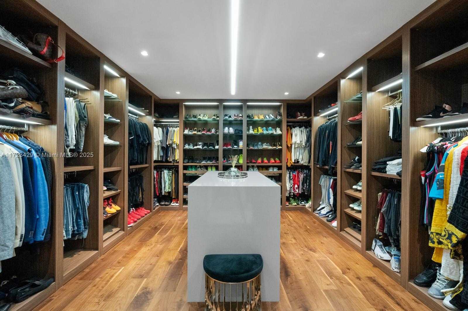 Small Image of 528 LAKEVIEW CT, Miami Beach Number 17