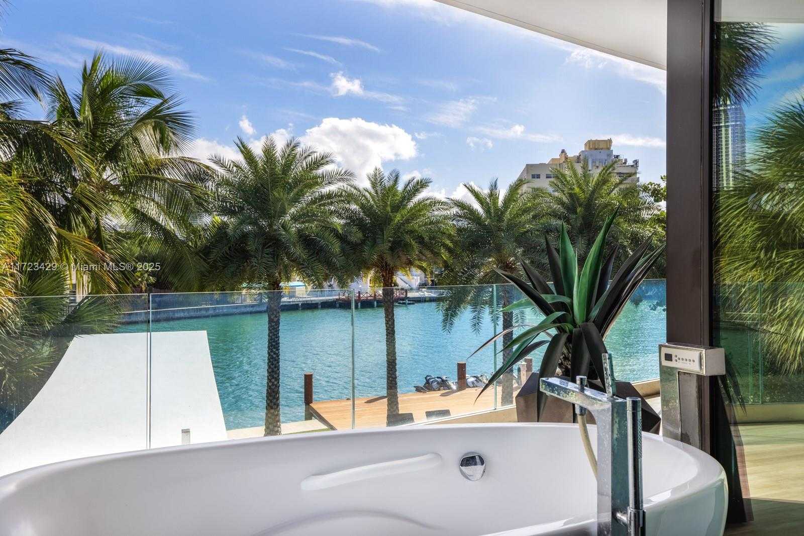 Small Image of 528 LAKEVIEW CT, Miami Beach Number 18